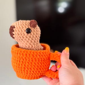 Capyccino Virkmönster *Fast i kopp eller avtagbar*