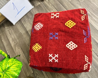Handgemaakte Marokkaanse wollen poef, vintage Berber ottoman, kilim poef
