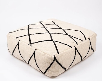 Cuscino pouf quadrato in tenui colori boho - 61x61 cm in lana marocchina, ideale per l'uso a pavimento.