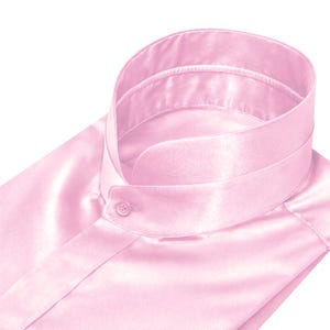 Camisa de hombre con cuello alto Nehru, satén rosa bebé brillante, tapeta oculta, ideal para actuaciones en el escenario.