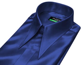 Camisa de hombre extralarga con cuello de lanza puntiagudo, azul marino, satén sedoso, tapeta oculta, estilo elegante para fiestas en discotecas.