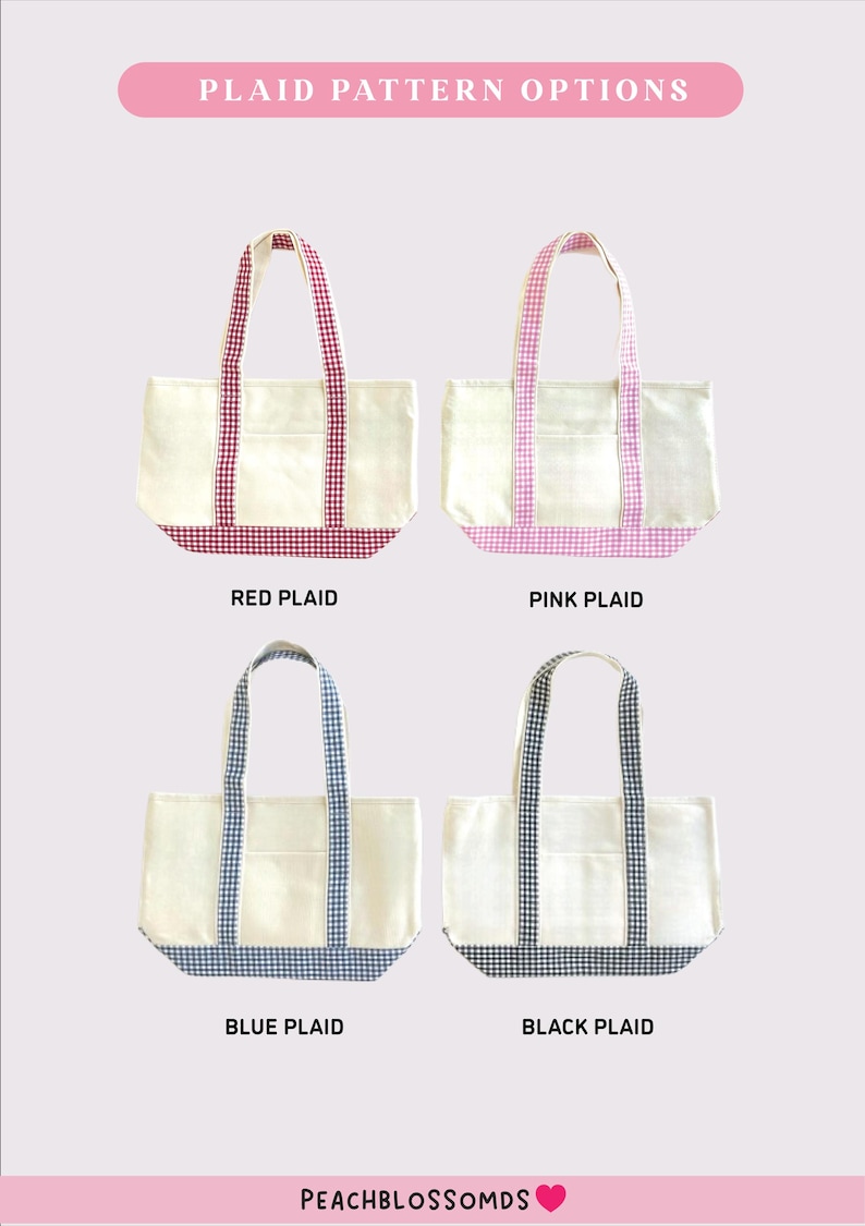 Puede incluir: Cuatro bolsas de lona con diferentes patrones de cuadros: rojo, rosa, azul y negro. Cada bolsa tiene un cuerpo blanco, un bolsillo frontal y asas y ribetes inferiores a cuadros a juego. El texto "PLAID PATTERN OPTIONS" est&aacute; en la parte superior.