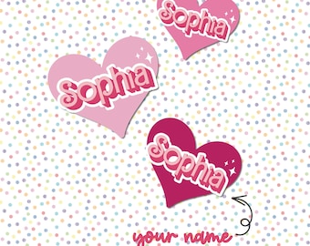 Może przedstawiać: Trzy różowe serca z napisem "Sophia" napisanym retro czcionką na białym tle z wzorem tęczowych kropek. Dolne serce ma strzałkę wskazującą na tekst "twoje imię".