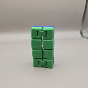 Cubo infinito bicolor, juguete antiestrés, cubo giratorio de color personalizado, juguete antiestrés de bolsillo para escritorio, regalo personalizado para niños y adultos. imagen 8