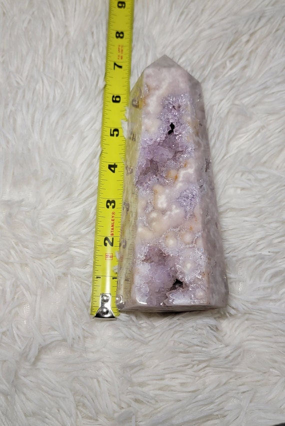 巨大なピンクアメジスト ドゥルージー 7 インチ タワー - 紫色の