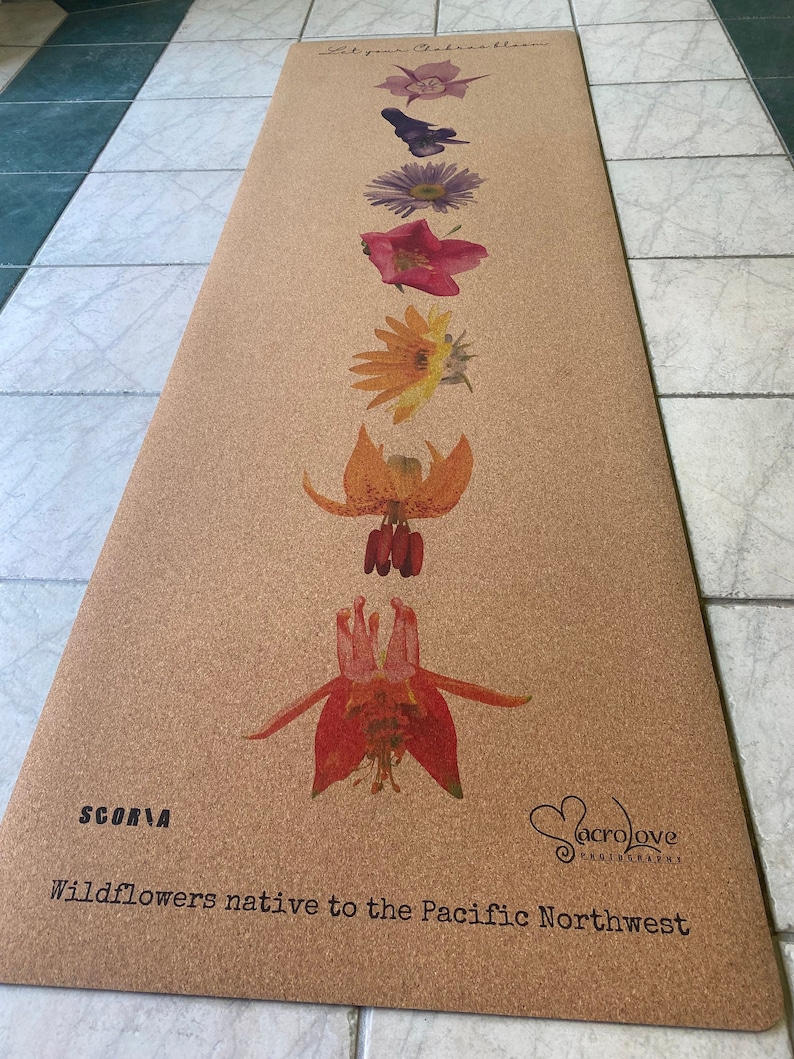 Esterilla de yoga de corcho con diseño de flores silvestres (Deja que tus chakras florezcan) imagen 3