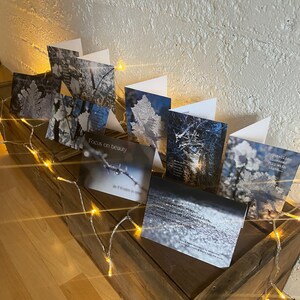 Jeu de cartes de voeux (Winter Magic). 9 cartes écologiques avec du papier cartonné 100 % recyclé PCW et des enveloppes. Photographie et poésie inspirées de la nature.