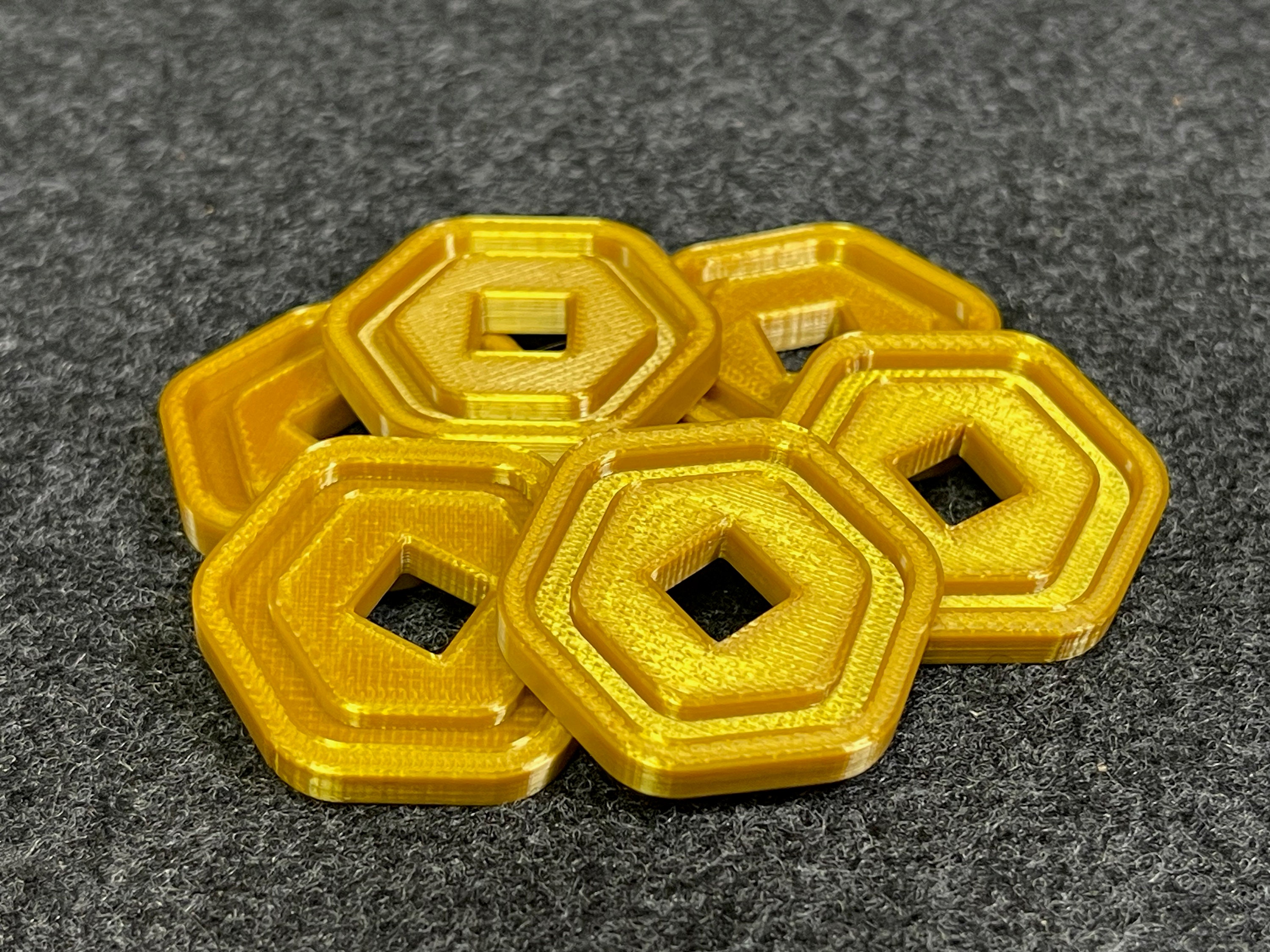 3MF file Roblox Keychain Party Favors / Robux coins 🗝️・3D print design to  download・Cults