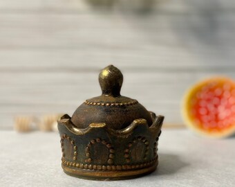 Crown Trinket Box with Lid, Flat Points, Blackened Beeswax w Cinnamon Scent