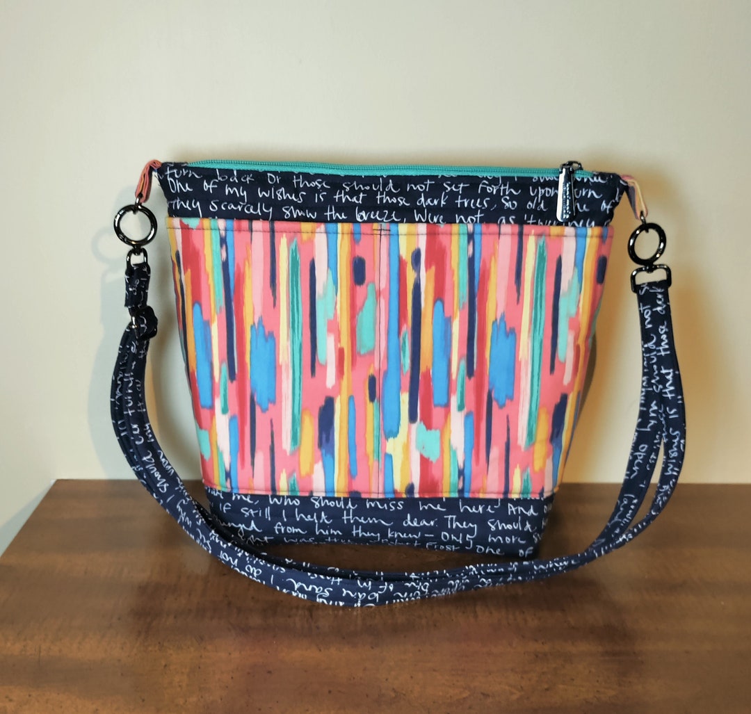 Quilted Crossbody/shoulder Bag With Large Outer Pockets Navy Print 0797