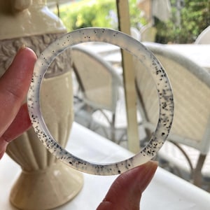 Brazalete delgado de ágata dendrítica de 59 mm • Gema escénica • Joyería natural única Jaspe oceánico