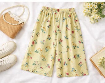 Pantaloni oversize in cotone giallo a fantasia floreale riciclato, pantaloni larghi fatti a mano, vestibilità ampia, pantaloni ecologici, pantaloni comodi e fluidi, moda sostenibile