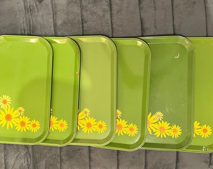 Vintage MCM Metal TV Lap Tray Avocado Green Flower Power Yellow Daisies
