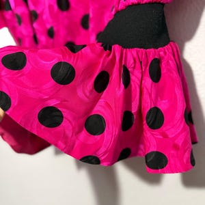 Top vintage Adrianna Papell 100% seda rosa fucsia con lunares, mangas abullonadas y peplum, talla 12 imagen 3