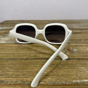 Vintage White Chunky Square Sunglasses Mod Retro Oversized Minimalist Coastal image 3