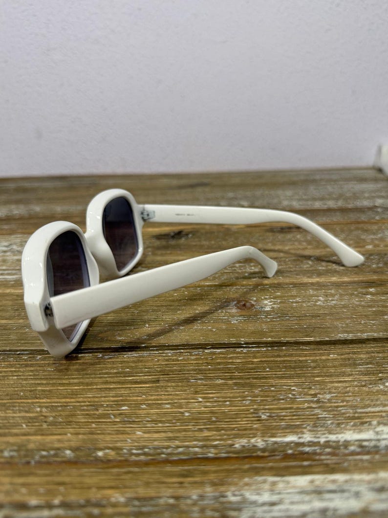 Vintage White Chunky Square Sunglasses Mod Retro Oversized Minimalist Coastal image 2