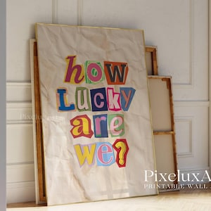 How Lucky Are We Print, Ausschnitte Brief Typografie, Zeitung Hintergrund Wandkunst, Vintage Ästhetisches Poster, Trendy Home Print, Retro Kunst
