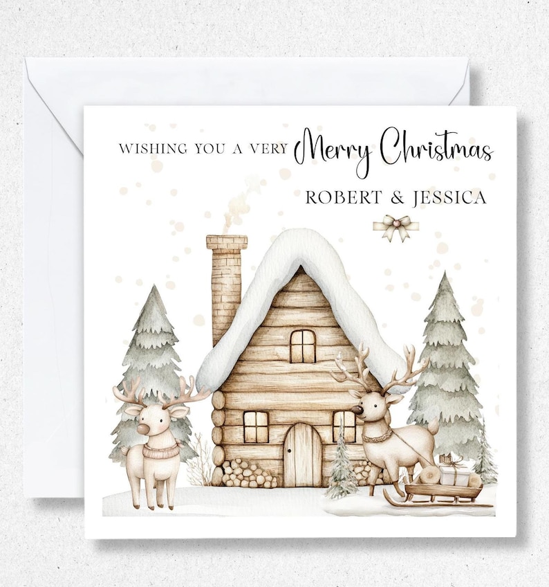 K&ouml;nnte beinhalten: Weihnachtskarte mit einer Aquarellillustration eines schneebedeckten Hauses, zwei Rentieren und Tannenb&auml;umen. Der Text lautet &bdquo;Wishing You a Very Merry Christmas&ldquo; und die Namen &bdquo;ROBERT & JESSICA&ldquo;.