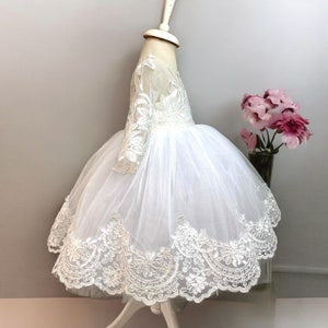 Robe de baptême élégante en dentelle pour bébés filles - Robe de la collection Queen of Grace, robe de baptême courte en dentelle - Tenue de baptême pour filles - Fait main