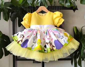 Robe jaune avec corsage inspiration Looney Tunes pour fille avec manches bouffantes et imprimé personnages de dessins animés colorés, jupe en tulle superposé -