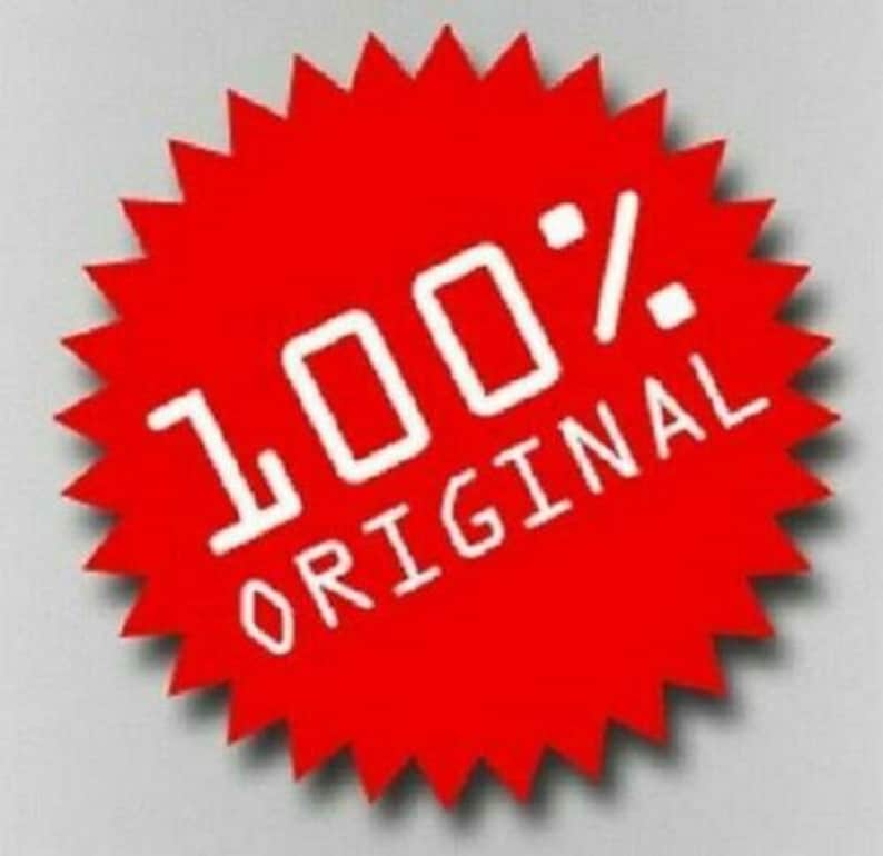 K&ouml;nnte beinhalten: Ein roter, sternf&ouml;rmiger Aufkleber mit wei&szlig;em Text, der "100% ORIGINAL" lautet.