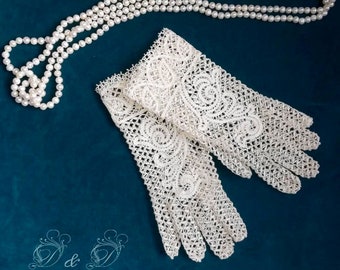 Silk lace gloves