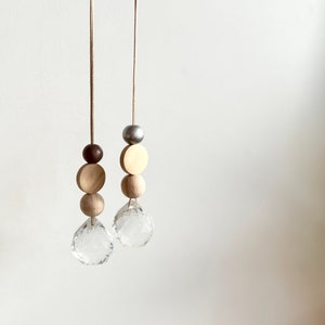 Suncatcher simple suncatcher with wooden beads, sun crystal for living room decoration and perfect as a Christmas gift