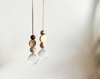 Suncatcher simple suncatcher with wooden beads, sun crystal for living room decoration and perfect as a Christmas gift