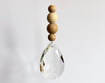 Suncatcher oval glass prism (5 x 3 cm) and various wooden beads