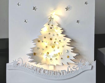 Handgemachte beleuchtete Weihnachtskarte: 3D Baum mit Edelsteinen und LED Lichterkette