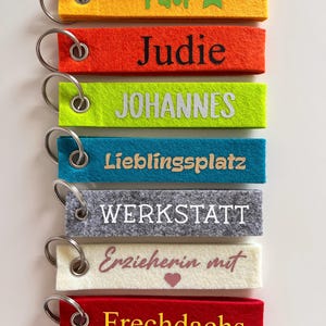 Schlüsselband Schlüsselanhänger bunt personalisiert Kindergeburtstag Mitgebsel JGA Fahrkarte Schlüssel Boot Party  Einschulung aus Filz