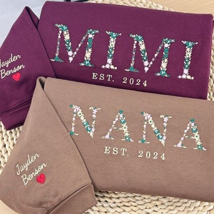 Sudadera Mimi bordada personalizada con letras florales personalizadas con los nombres de los niños en la manga Nana, Mamá, Mamá / Regalo perfecto para el Día de la Madre