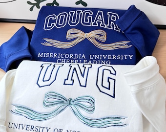 Sudadera universitaria bordada personalizada con lazo / Sudadera con colores escolares personalizados / Sudadera de exalumna de hermandad / Regalo de regreso a la universidad