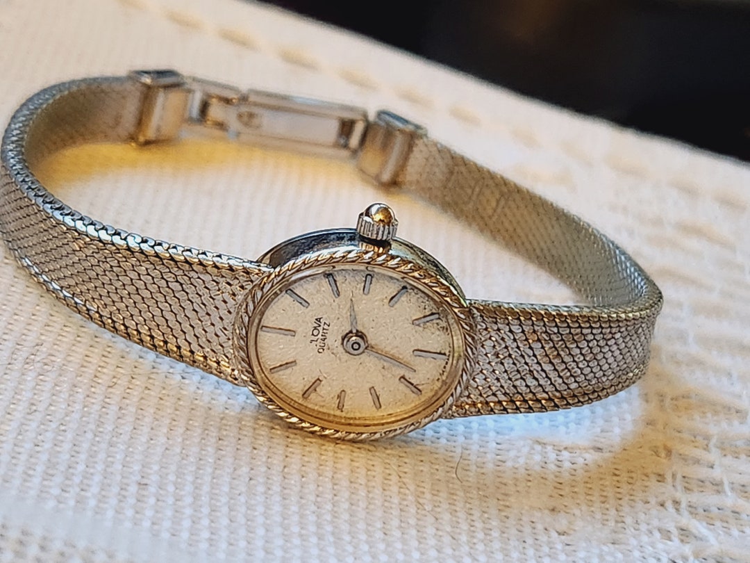 Lovely BULOVA CO P7 Women's Silvertone Watch Needs Care - Not