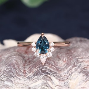 Teardrop Sapphire Rose Gold Ring - Elegance meets nature