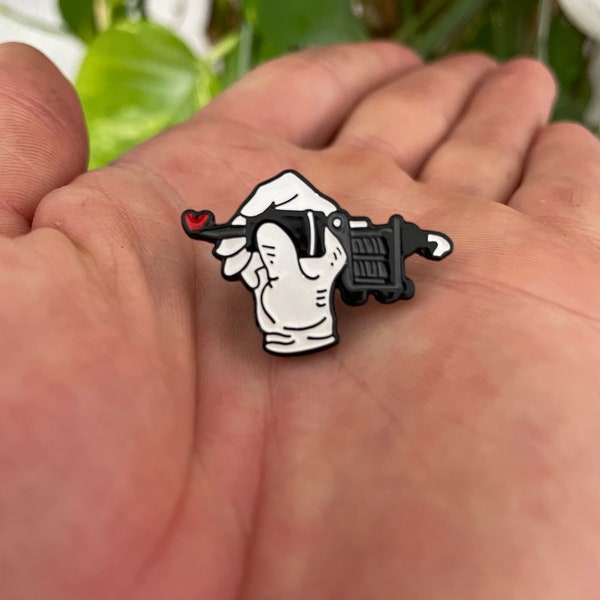 pin tattoo time, tattoo machine with a small heart, perfect gift for people who like tattoos.