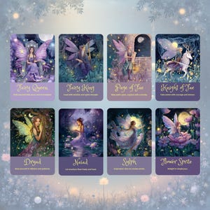 Peut inclure: Un jeu de huit cartes de tarot avec des illustrations de fées. Chaque carte présente une fée différente avec des ailes, dans des tons de violet, de bleu et de vert. Les cartes ont des titres tels que "Fairy Queen" et "Knight of Fae".