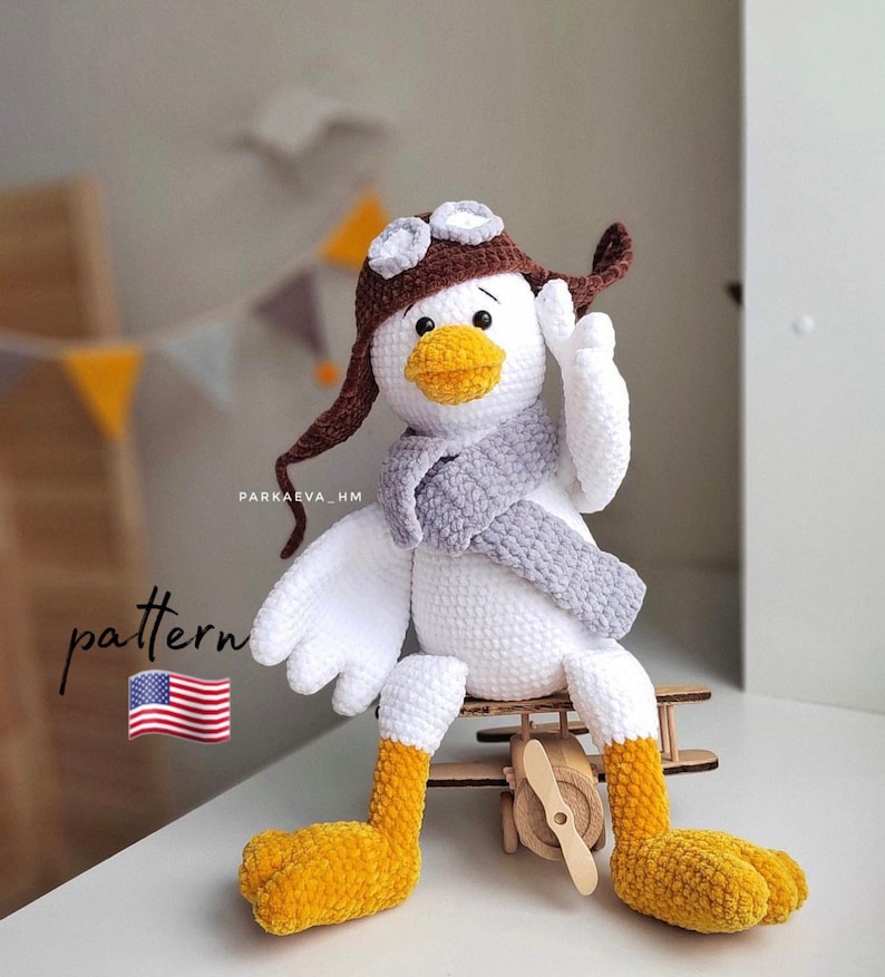 Crochet goose pattern. Goose crochet pattern. Amigurumi goose. Plush goose. DIY goose. Stuffed goose. Handmade goose. Amigurumi crochet pattern. Stuffed animals and plushies. Crochet animal pattern. Amigurumi animals. DIY crochet toys. Handmade toys