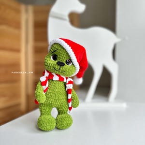 Patrón de crochet &quot;El ladrón de Navidad&quot; en PDF / Amigurumi de peluche / Juguete navideño de crochet / Tutorial en PDF para principiantes / Peluches de crochet