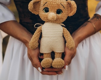 Patrón de amigurumi de elfo a crochet: Tutorial en PDF para muñeco de peluche con orejas grandes