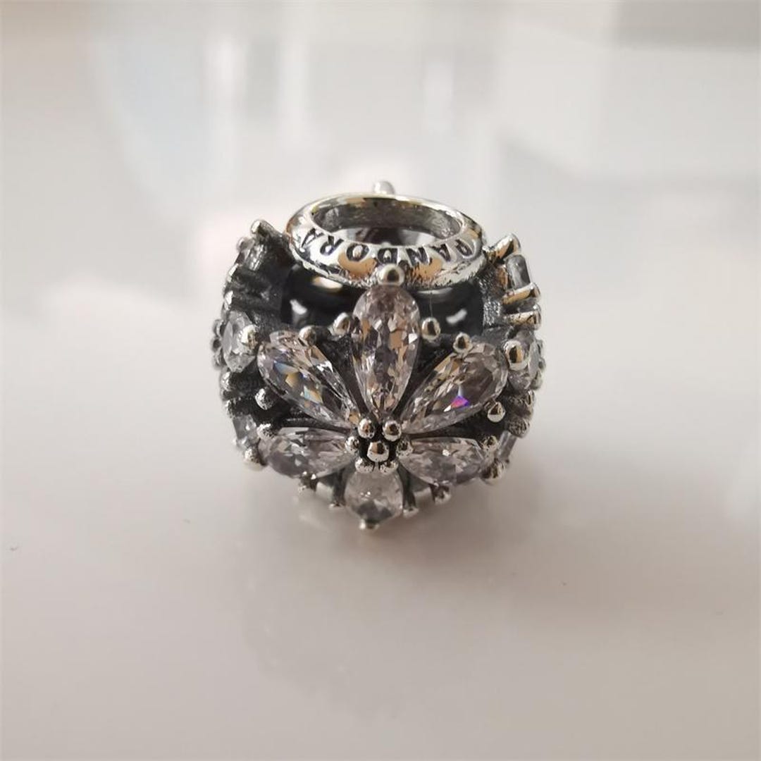 PANDORA Sparkling Herbarium Cluster Round Charm - Etsy