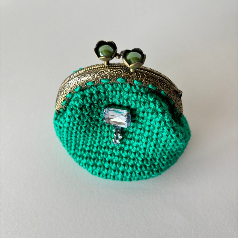 Porte-monnaie au crochet clic clac. Porte-monnaie rétro. Porte-monnaie colorés. Sac porte-clés. Trousse de maquillage. Idée cadeau pour maman. Vert