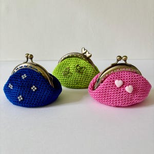 Crochet coin purse with click clack closure. Crochet keychain. Gift idea for her. Gift under 20 euros. Retro clutch. Handbag.