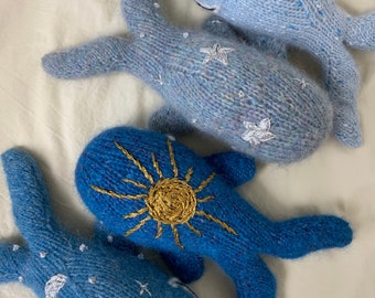 Gebreide walvisknuffel: babyspeelgoed van alpaca- en merinowol