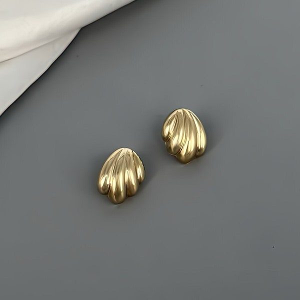 Vintage Ohrringe in 333 Gelbgold (Muschelform)  / 8 Karat Gold Ohrstecker / Ohrschmuck MUSCHEL in Gold