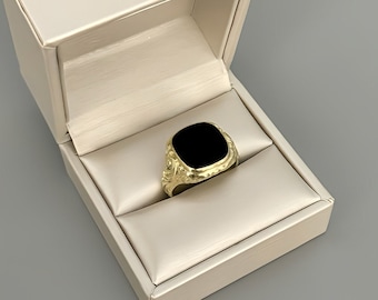 Men's ring in 14 carat gold / signet ring in 585 yellow gold with onyx stone