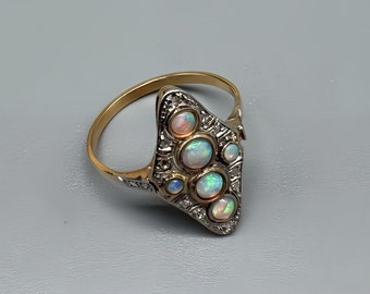 Vintage women&#39;s ring in 585 white/yellow gold with opal and diamonds / Antique ring in 14 carat bicolor with opal and diamonds