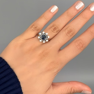 585 white gold ring with diamonds and sapphire/ Diamond-sapphire ring in 14 carat white gold/ Vintage ring in 585 white gold with sapphire