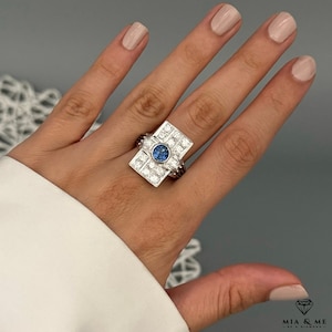 Majestic 750 white gold ring with diamonds and sapphire/ 18 carat white gold ring/ Vintage ring in 750 white gold with sapphire