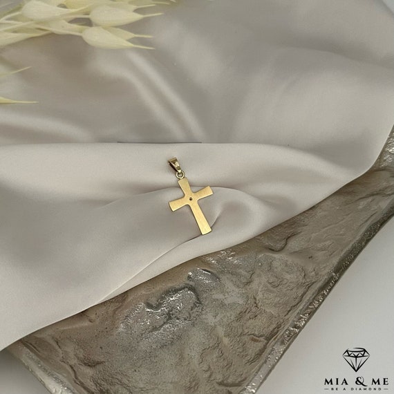Mini Cruz De Oro Amarillo 9k Carissima Para Mujer - 8.8x6.5 Mm, Con Circonitas Blancas, Cadena Ajustable